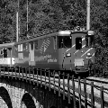 Matterhorn Gotthard Bahn Zug auf dem Laxgrabenviadukt - copyright MGB
