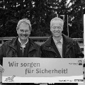 Die Eisenbahnkreuzungen der NÖVOG werden noch sicherer. In Gösing überzeugten sich Verkehrslandesrat Karl Wilfing und Gerhard Stindl (NÖVOG) von der neuen Lichtzeichenanlage, die seit kurzem die Kreuzung sichert. Copyright: NÖVOG/Gabriele Moser