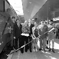 Verteidigungs- und Sportminister Norbert Darabos, Verkehrsministerin Doris Bures, Vorstand der ÖBB-Holding AG Franz Seiser, General Edmund Entacher und Bundesheersportler bei der Taufe der „50 Jahre Heeressport“-Lok - Foto ÖBB Zenger